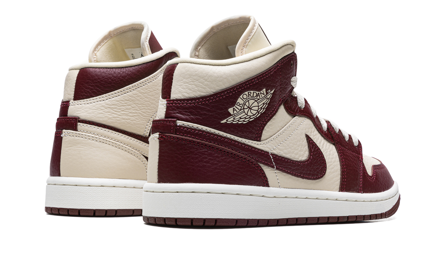 AIR JORDAN 1 WMNS "Split Cherrywood Red"