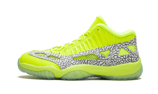 Air Jordan 11 Retro Low IE