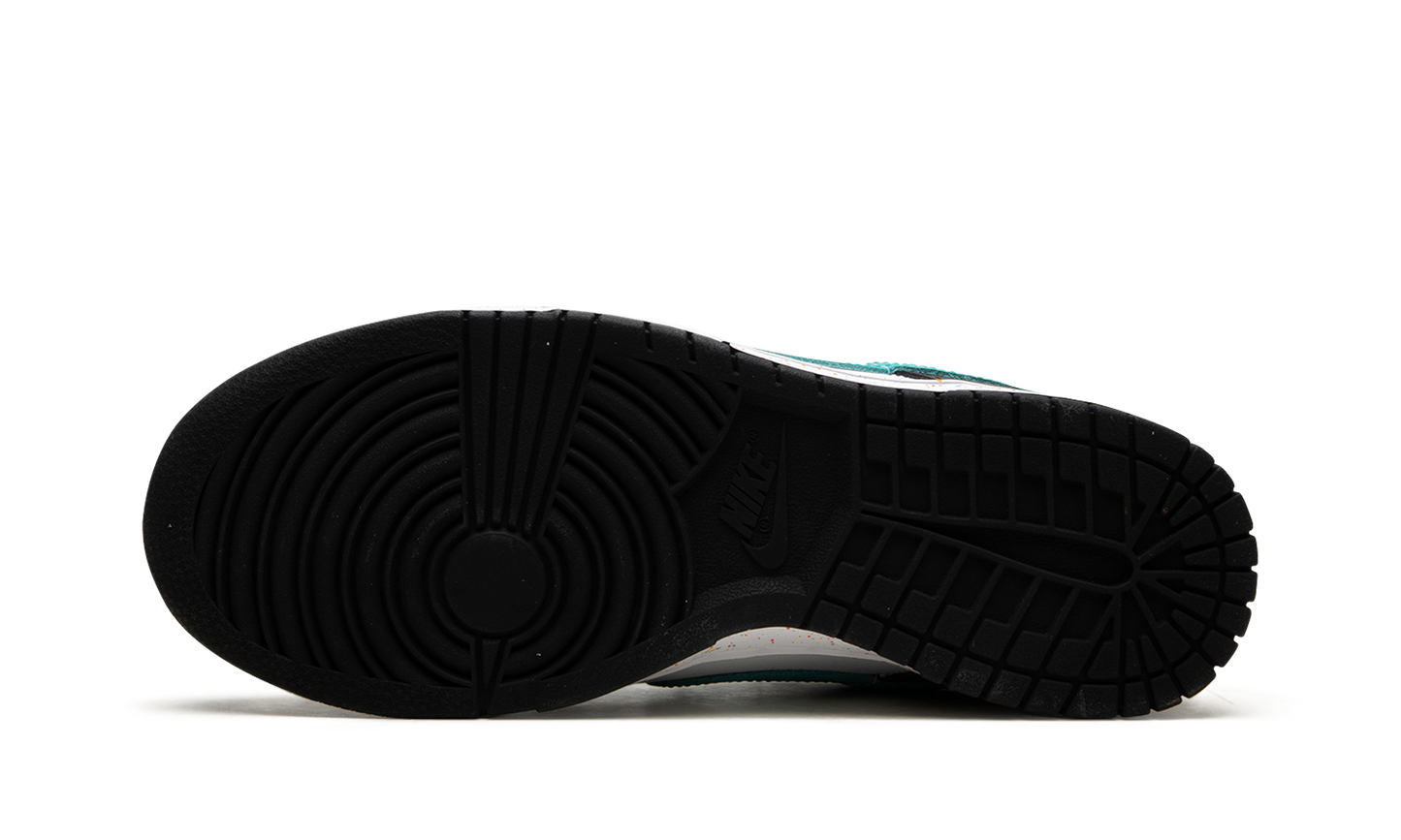 DUNK LO MNS WMNS "Lunar New Year - Multi-Swoosh"