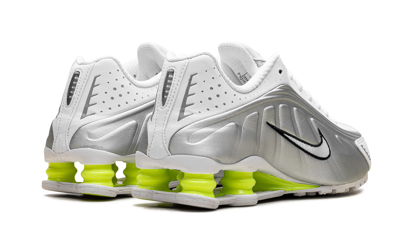 Shox R4 WMNS "White Metallic Silver Volt"