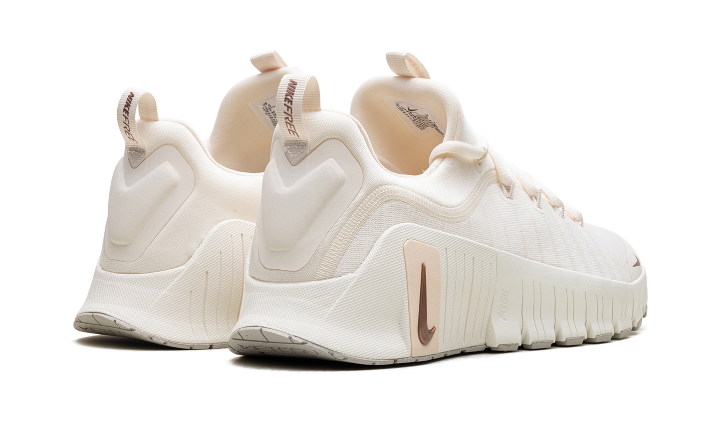 Free Metcon 6 WMNS "Pale Ivory / Guava Ice / Sail / Metallic Red Bronze"