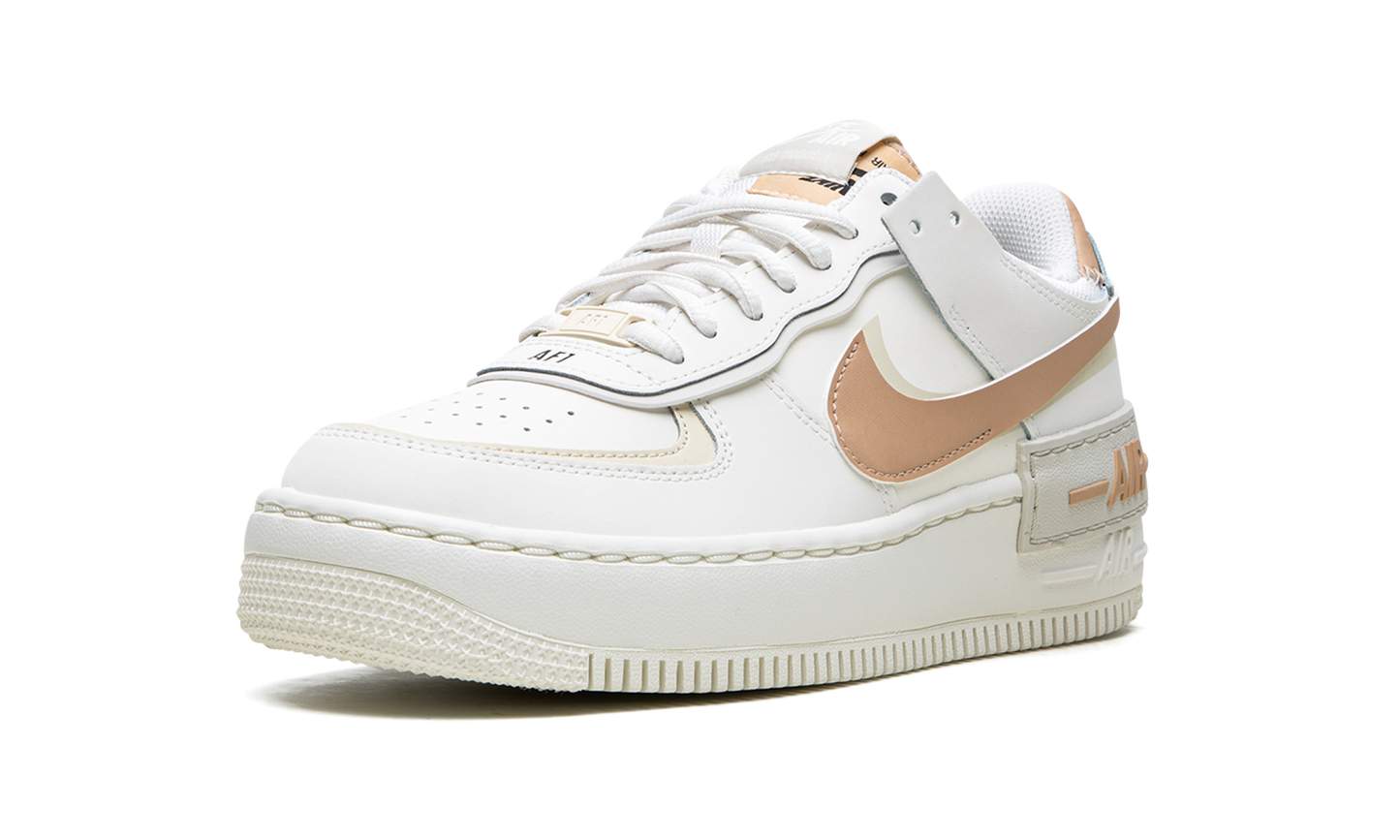AF1 SHADO WMNS "Sail Fossil Light Bone"