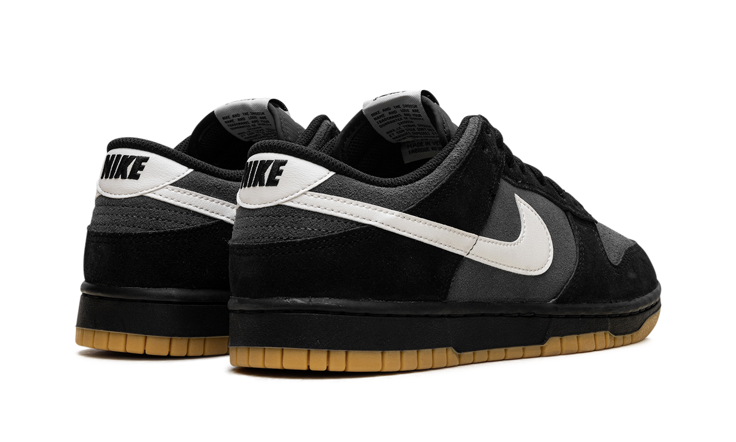 Dunk Low SE "Black Grey Gum"