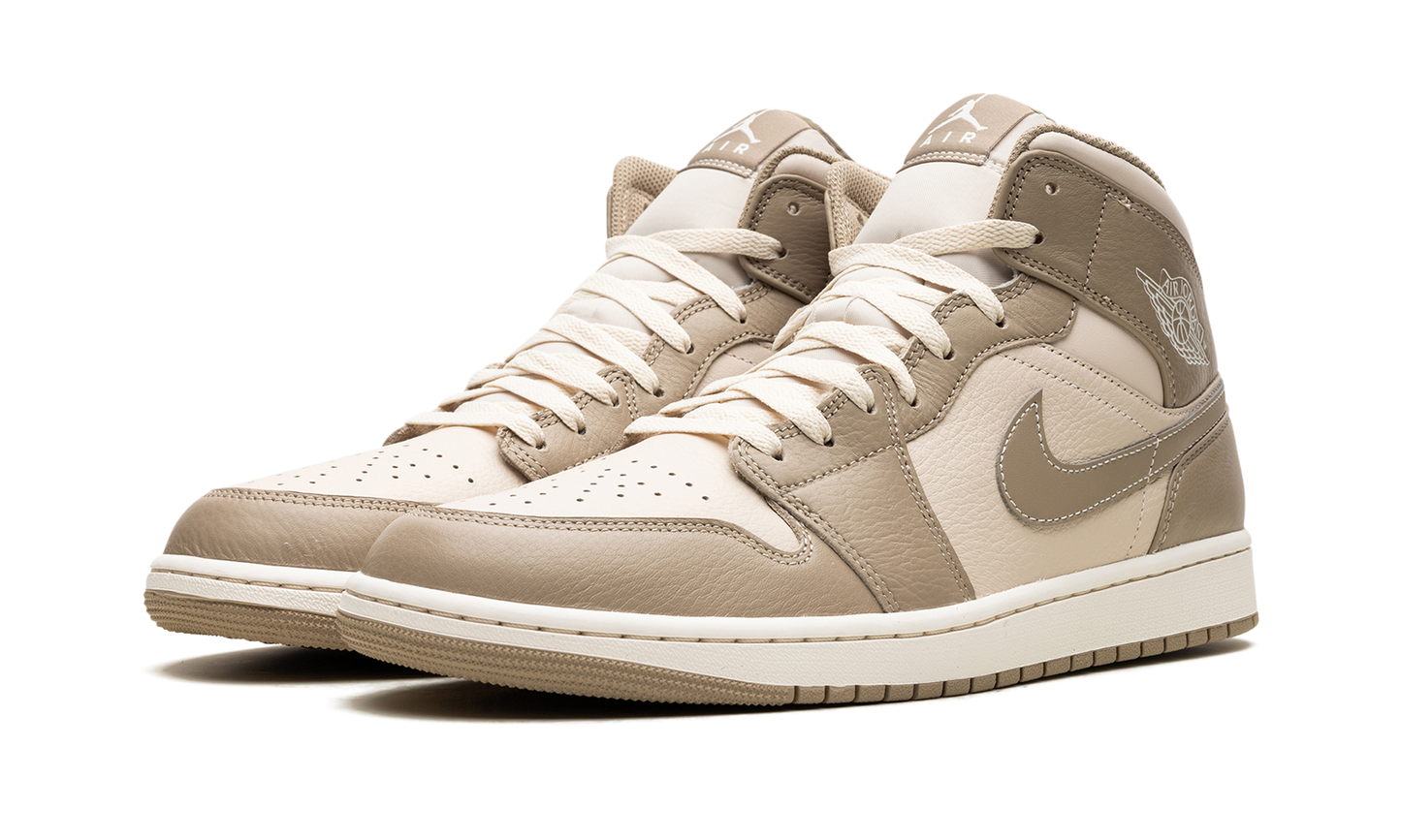 Air Jordan 1 Mid "LEGEND LIGHT BROWN"