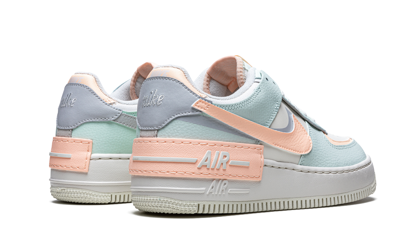AF1 SHADO WMNS "Barely Green / Crimson Tint"