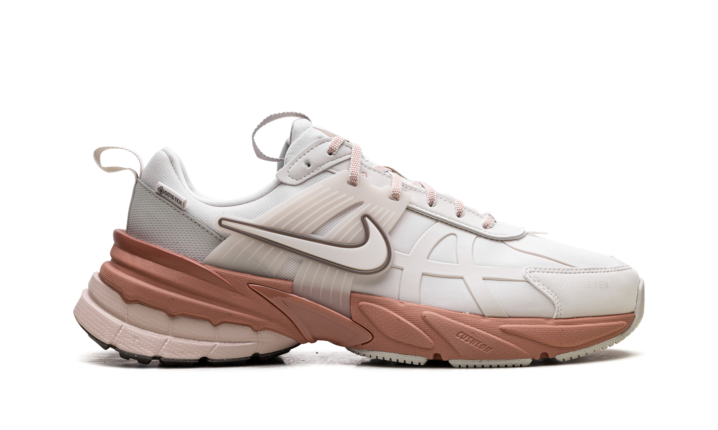 V2K Run WMNS "Gore-Tex Phantom Terra Blush"