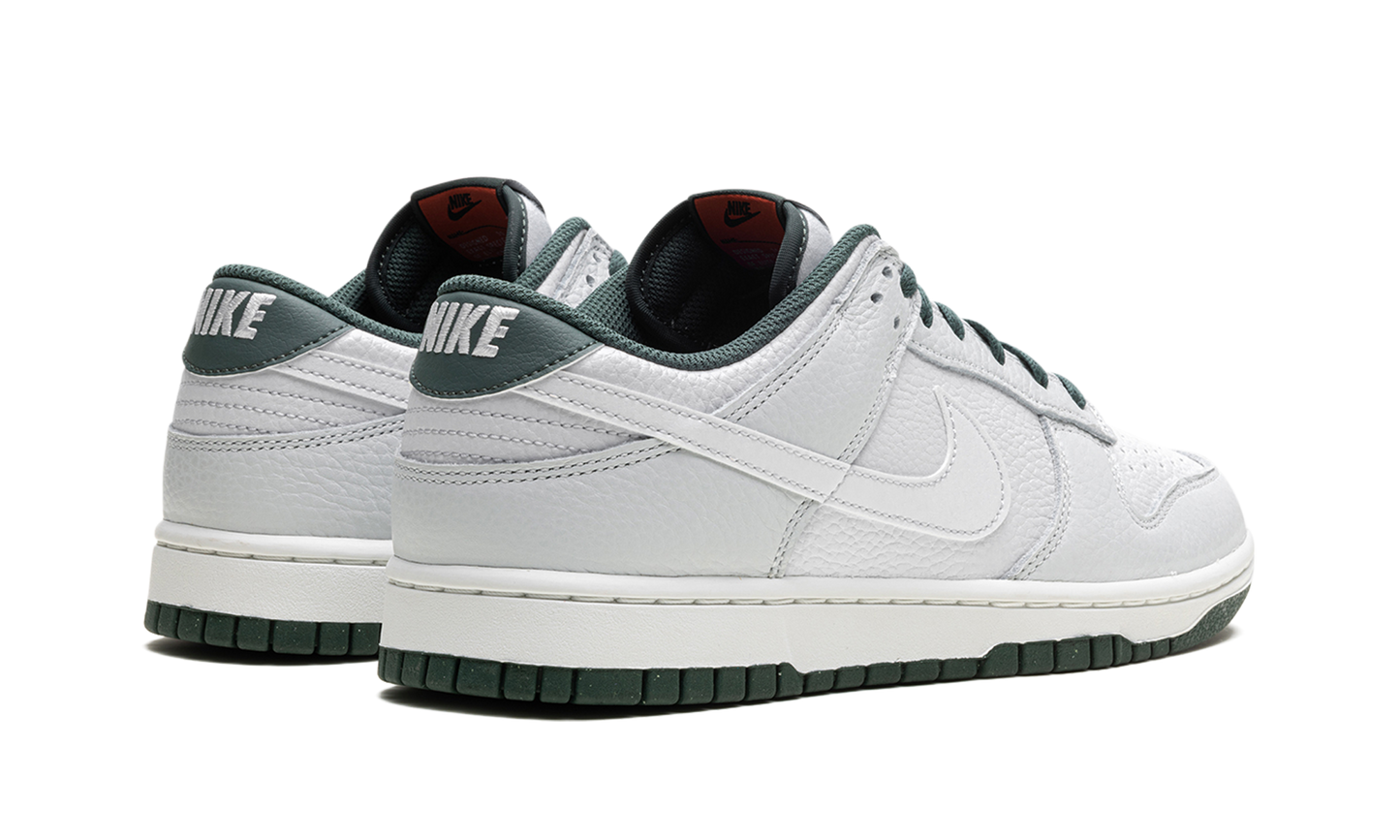NIKE DUNK LOW "VINTAGE GREEN"