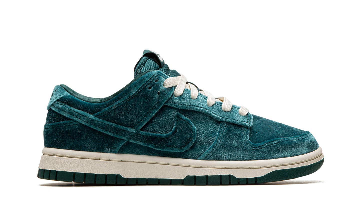 DUNK LO MNS WMNS "Green Velvet"