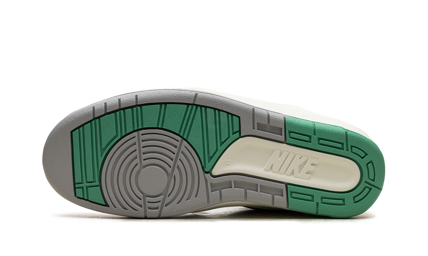 Jordan 2 Retro WMNS "Crystal Mint"