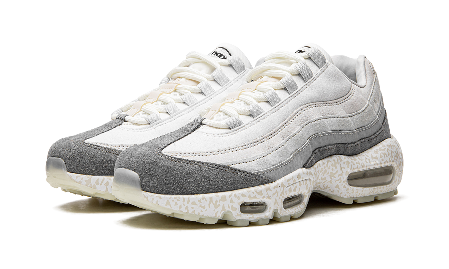 Air Max 95 QS "Light Bone-Glow in the Dark"