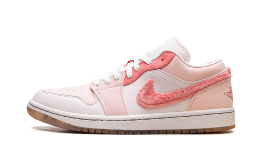 Jordan 1 Low SE WMNS "Mighty Swooshers Pink"