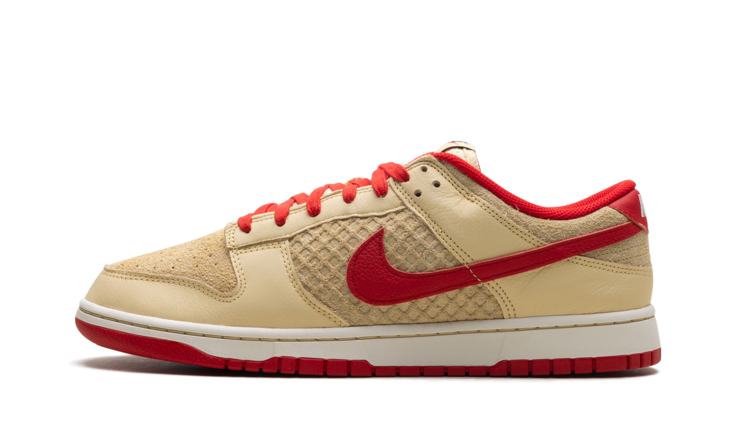 Dunk Low "STRAWBERRY WAFFLE"