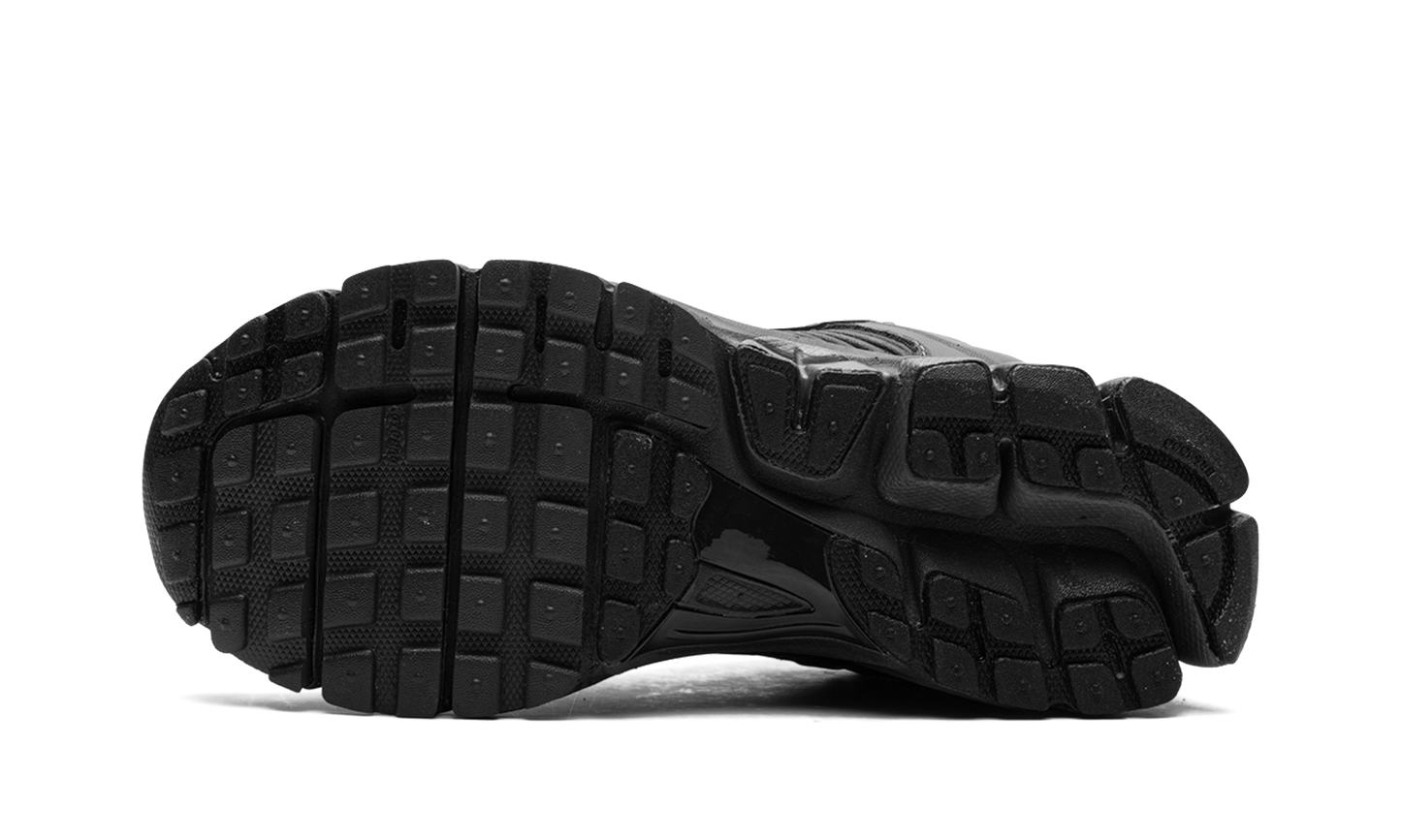 Zoom Vomero 5 WMNS "Triple Black"