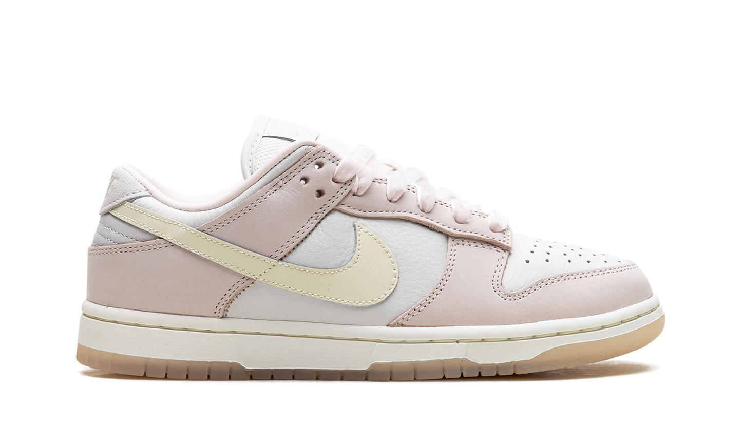 Dunk Low WMNS "Light Soft Pink"