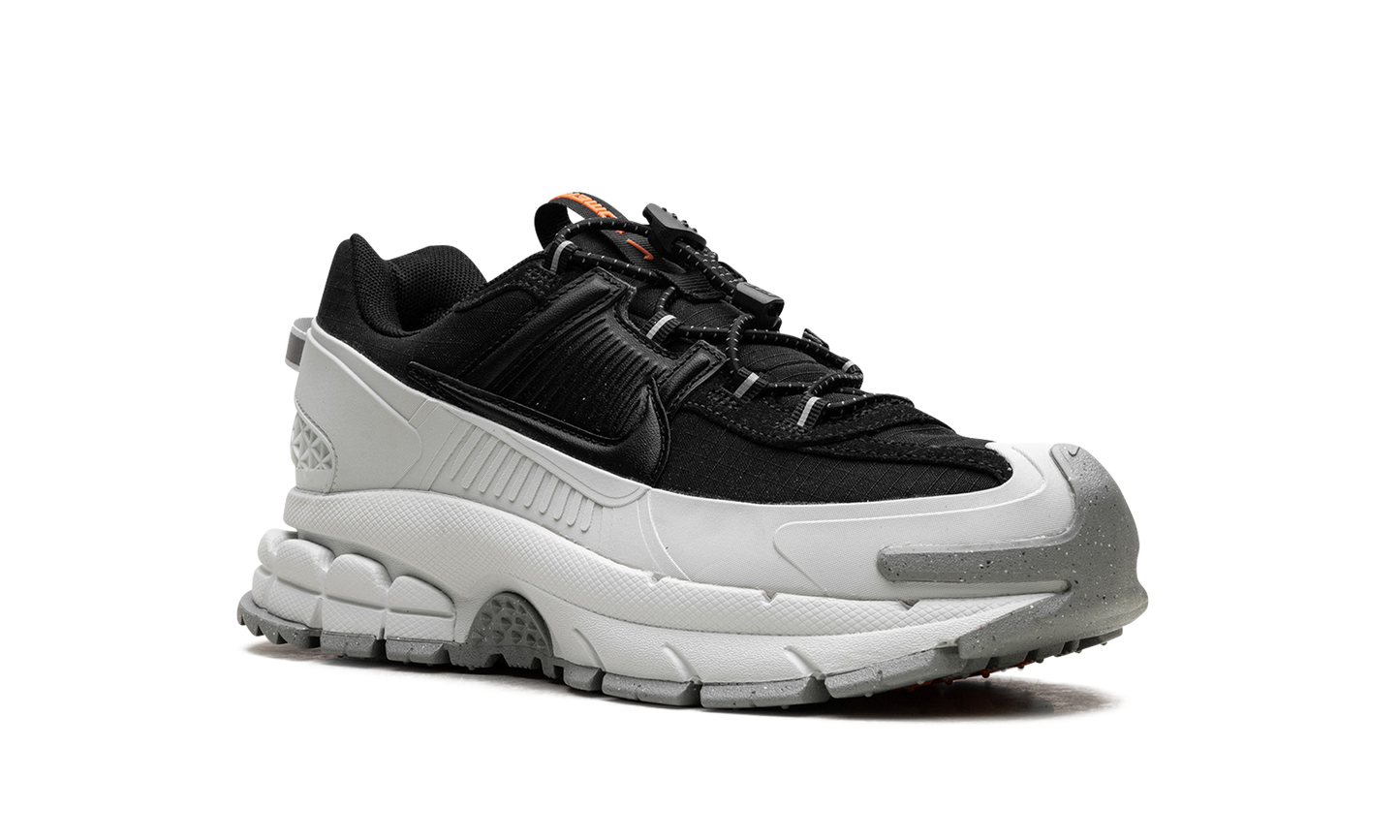 Zoom Vomero 5 Roam "Black Light Silver"