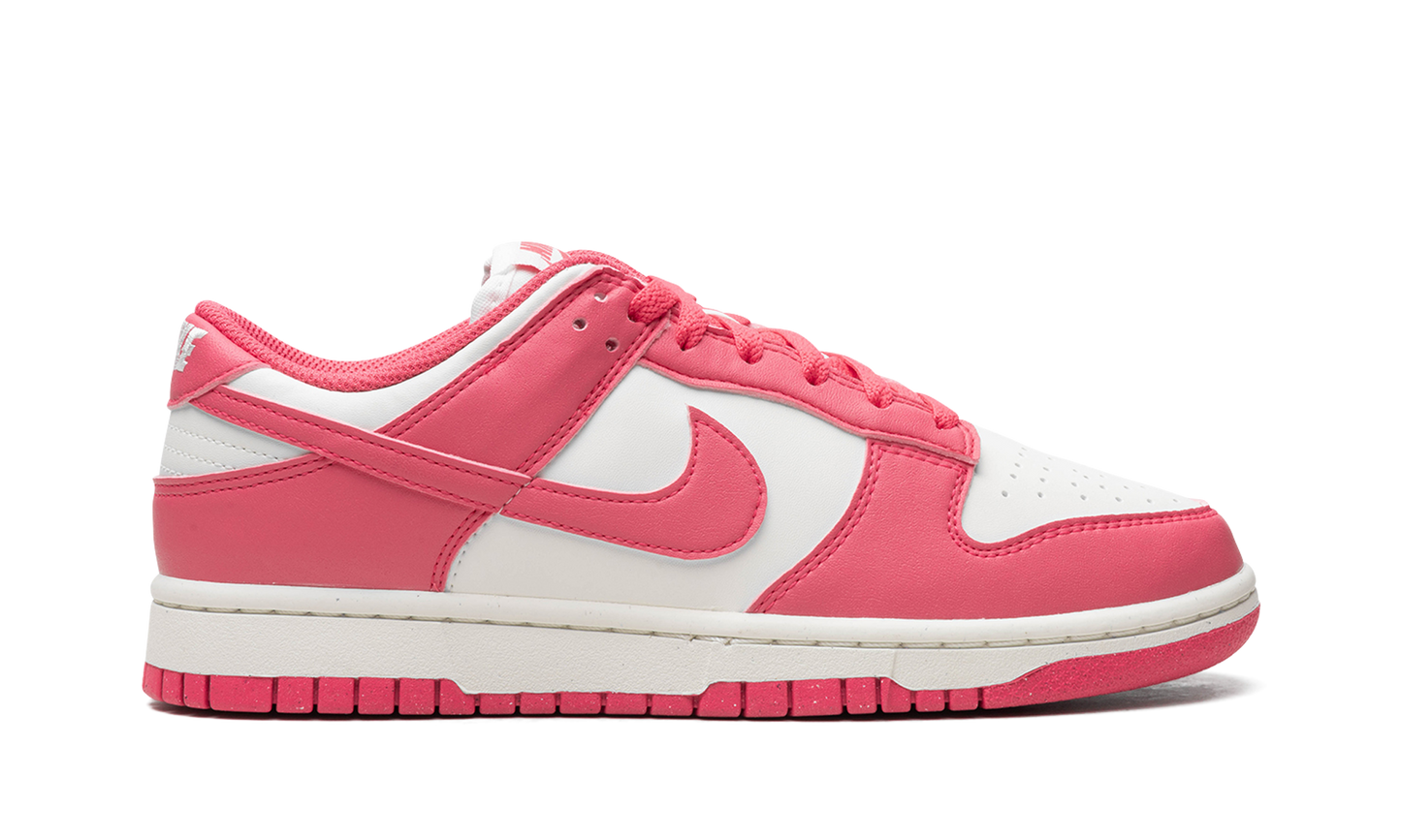 Nike Dunk Low. WMNS "Pink"