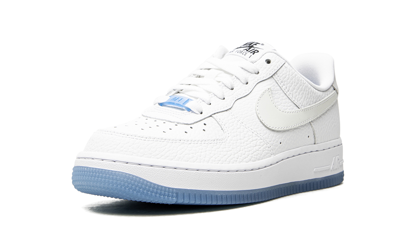 AIR FORCE 1 LO WMNS "UV Reactive Swoosh"