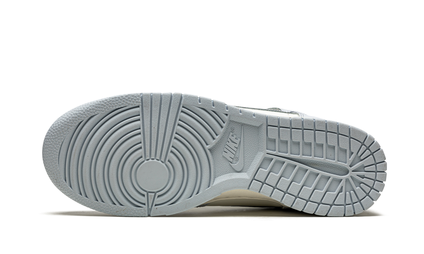 DUNK HIGH WMNS "Football Grey"