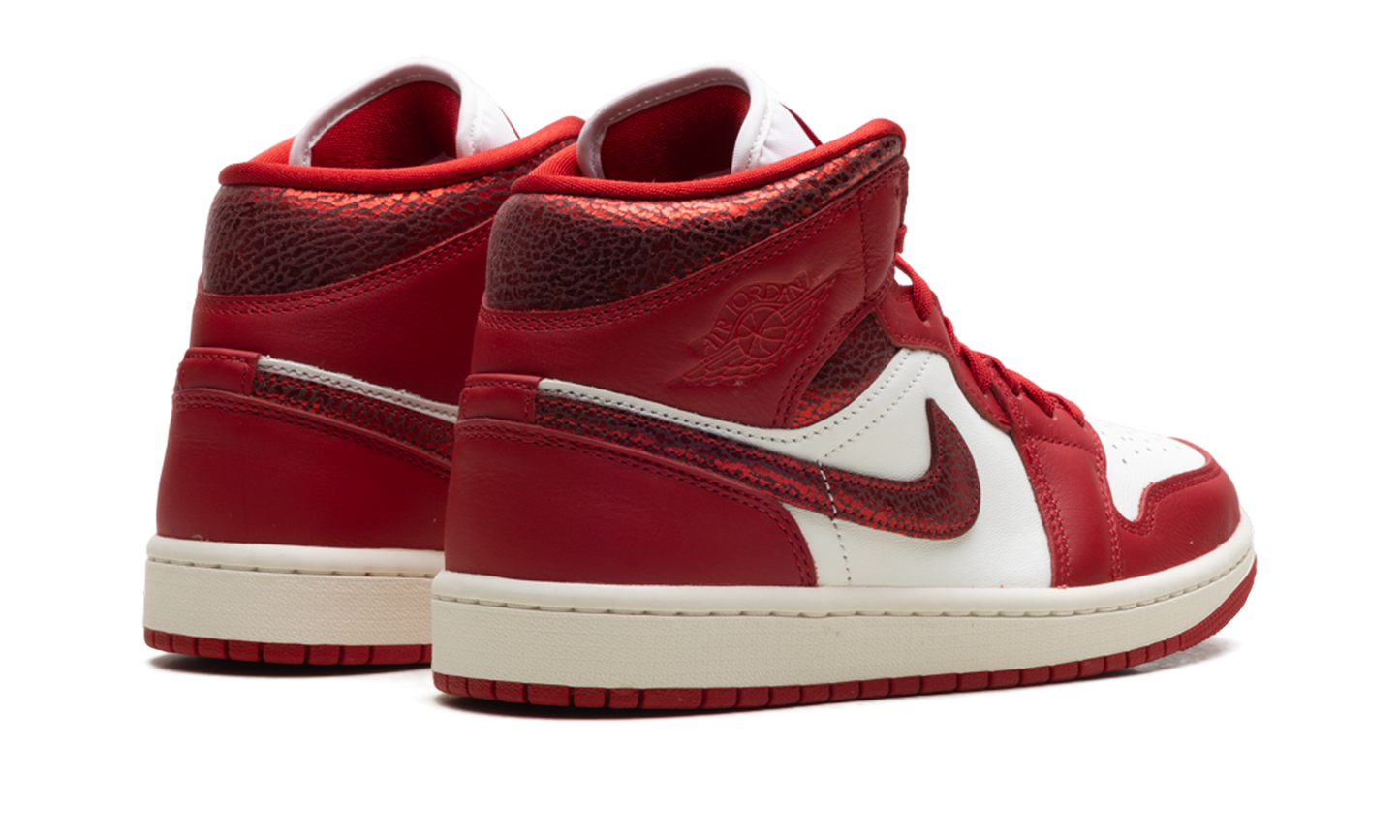 Air Jordan 1 Mid WMNS "Red Cracked Leather"