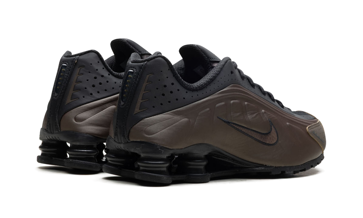 Shox R4 WMNS "Ironstone Off Noir"