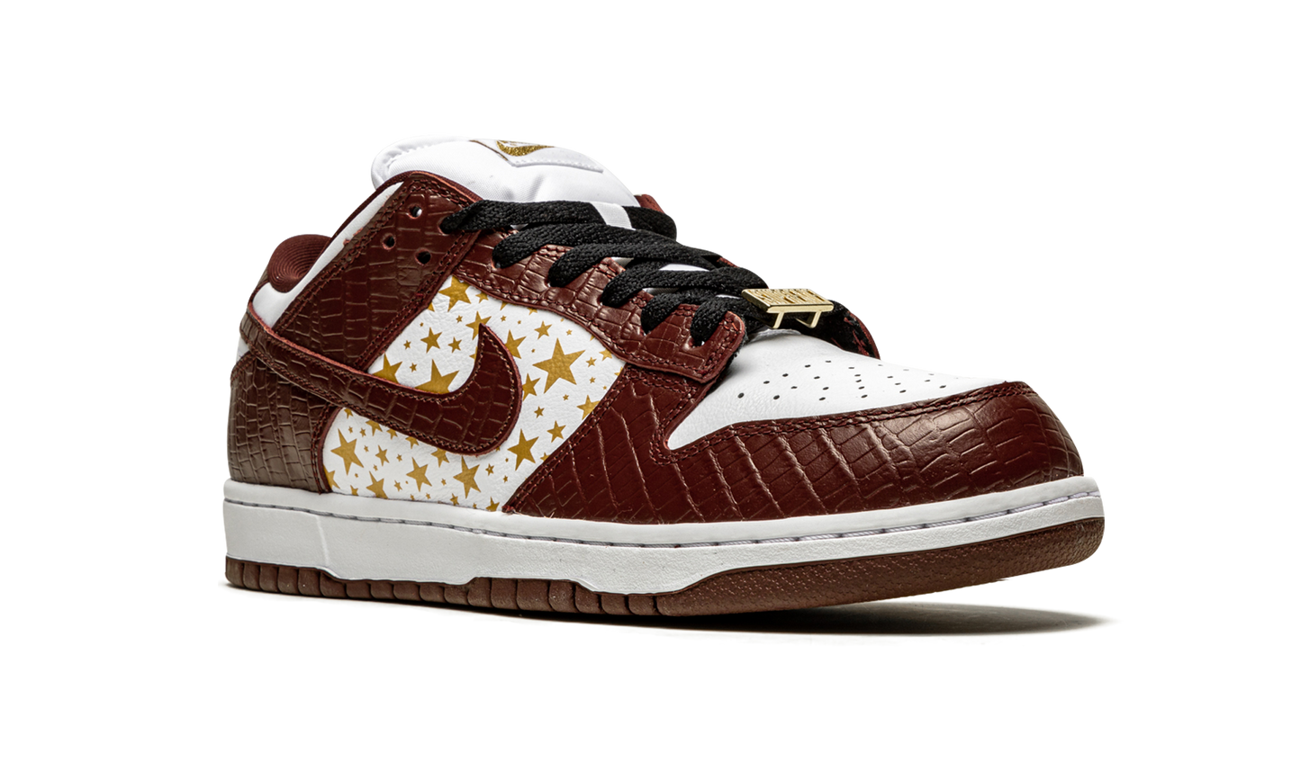 SB Dunk Low "Supreme - Stars - Barkroot Brown"