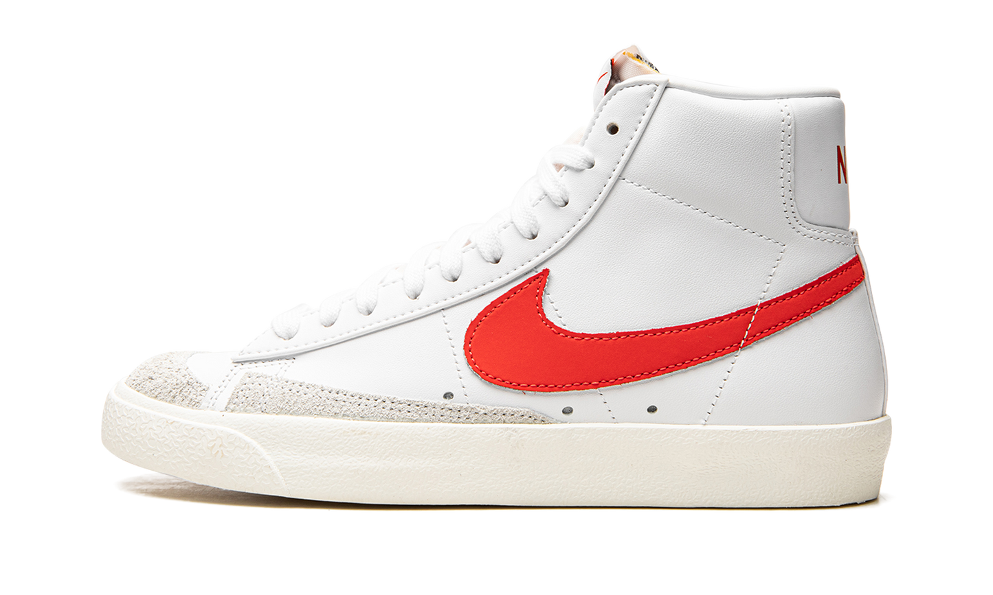 BLAZER MID '77 VNTG WMNS "Habanero Red"