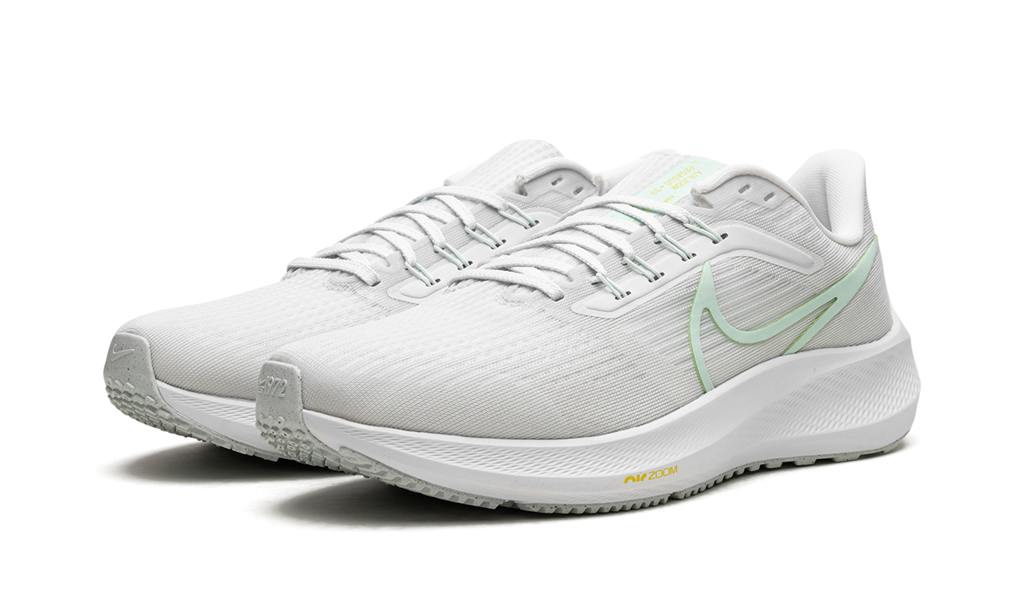 AIR ZOOM PEGASUS 39 MNS WMNS "Barely Green"