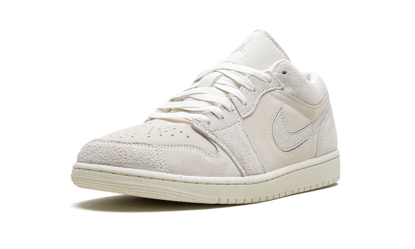 Air Jordan 1 "Pale Ivory"