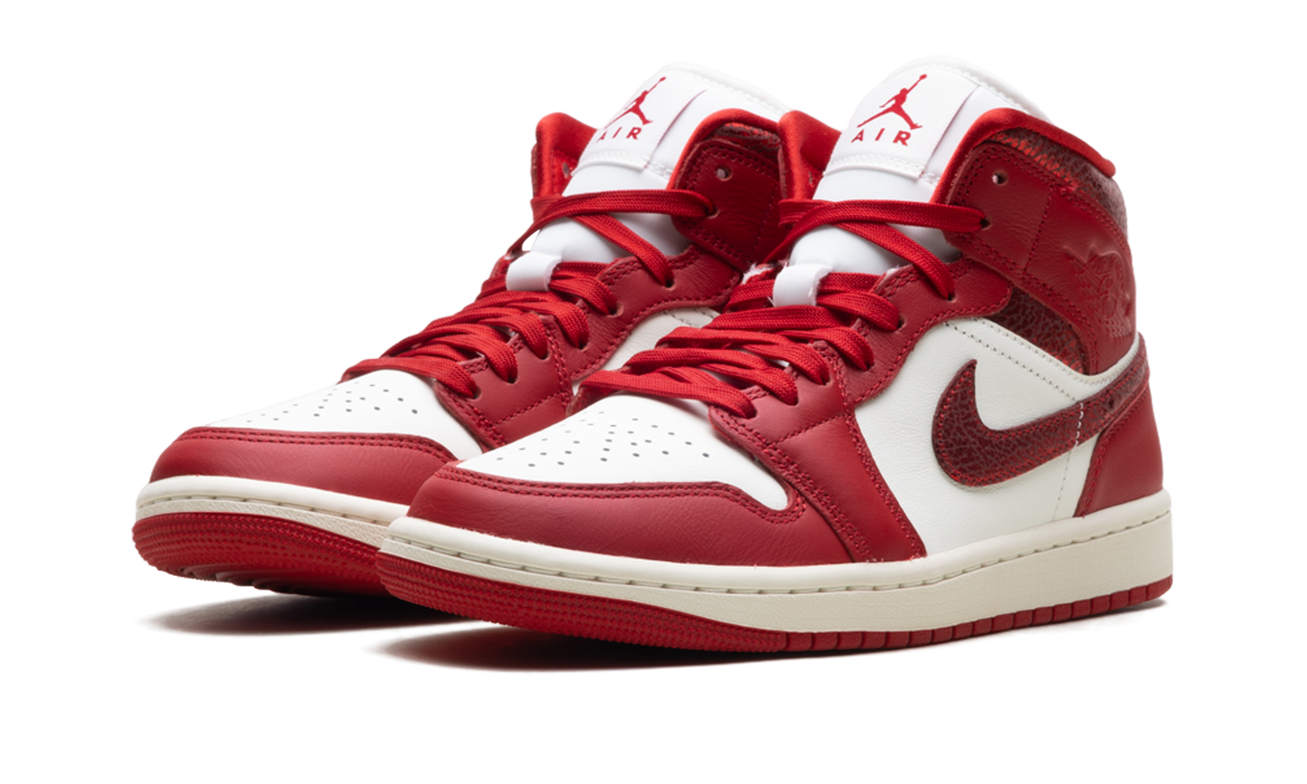 Air Jordan 1 Mid WMNS "Red Cracked Leather"