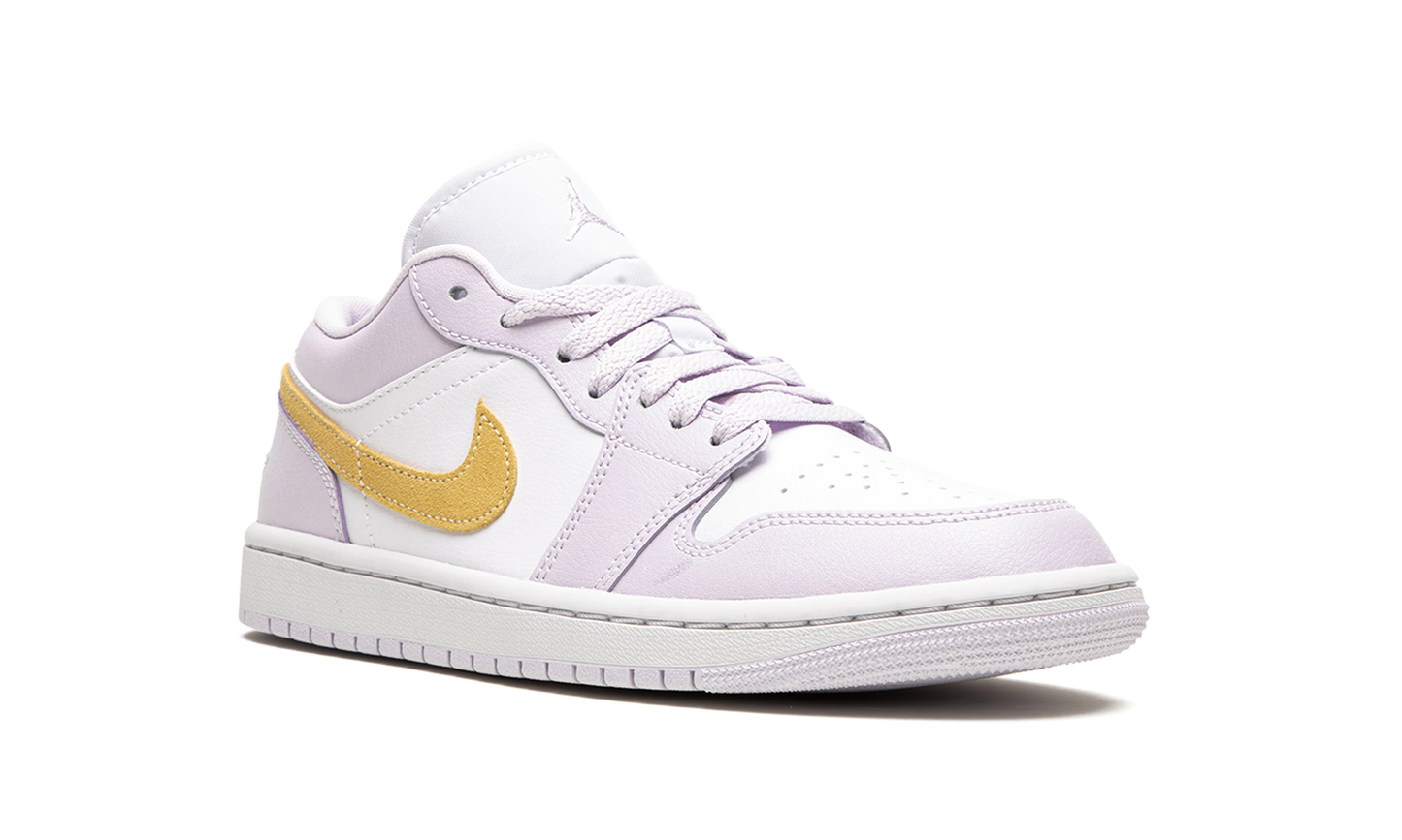AIR JORDAN 1 LO WMNS "Barely Grape"
