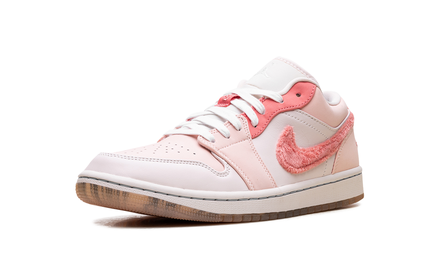 Jordan 1 Low SE WMNS "Mighty Swooshers Pink"