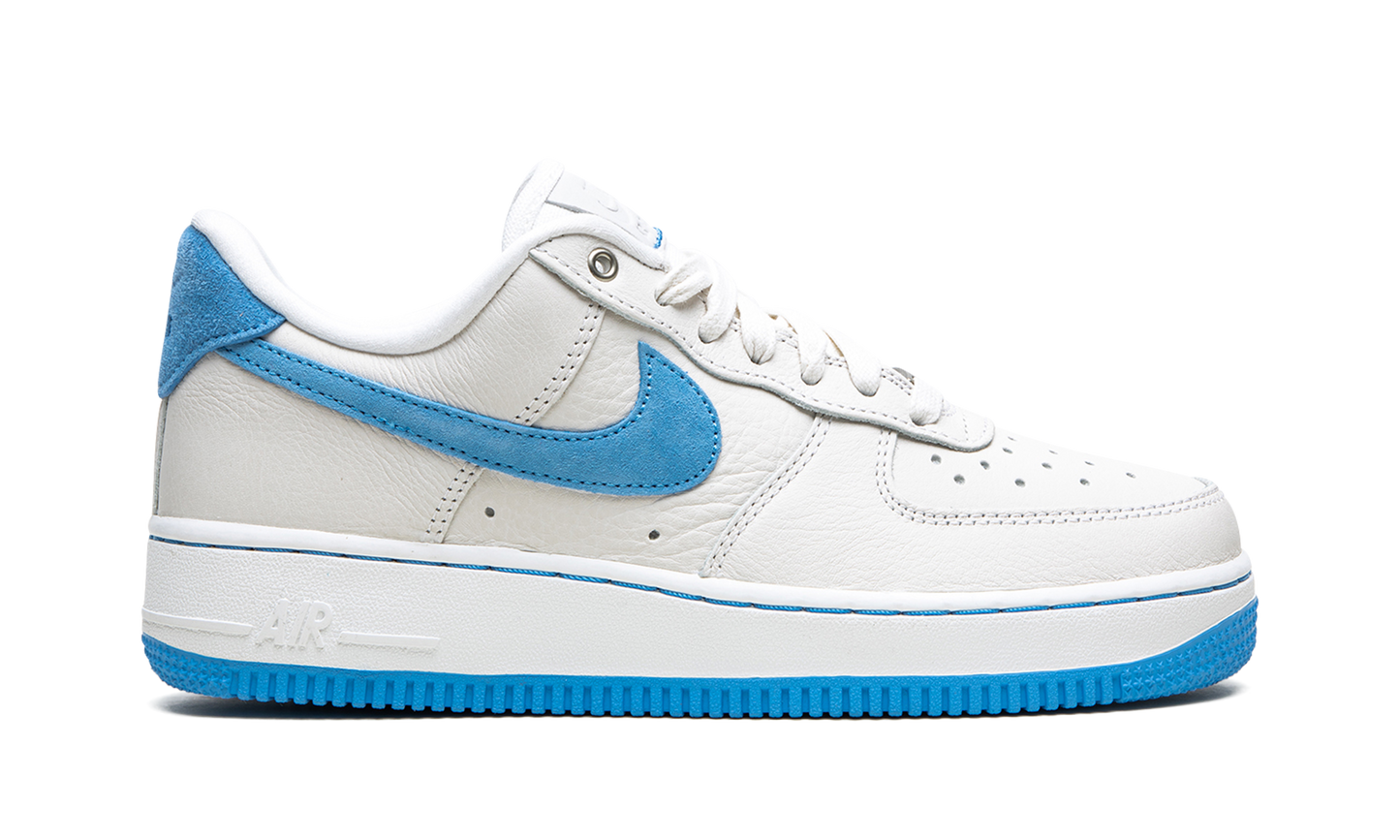 AIR FORCE 1 LO LXX MNS WMNS "University Blue"