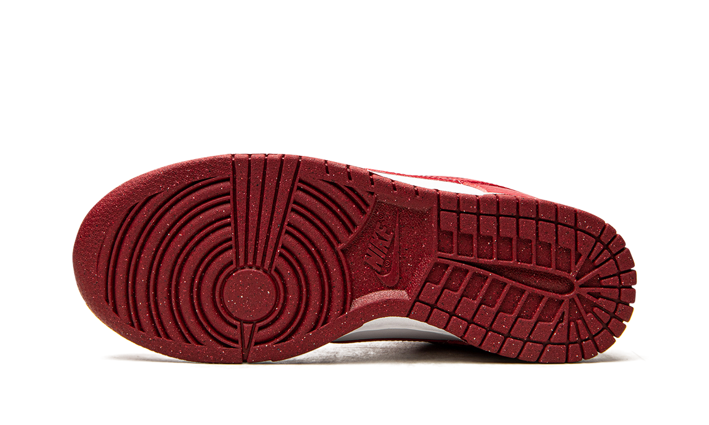 DUNK LOW NEXT NATURE WMNS "University Red"