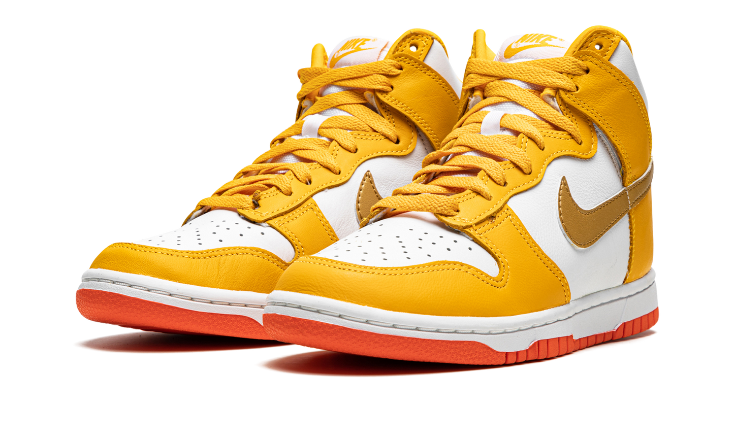 DUNK HIGH MNS WMNS "University Gold"