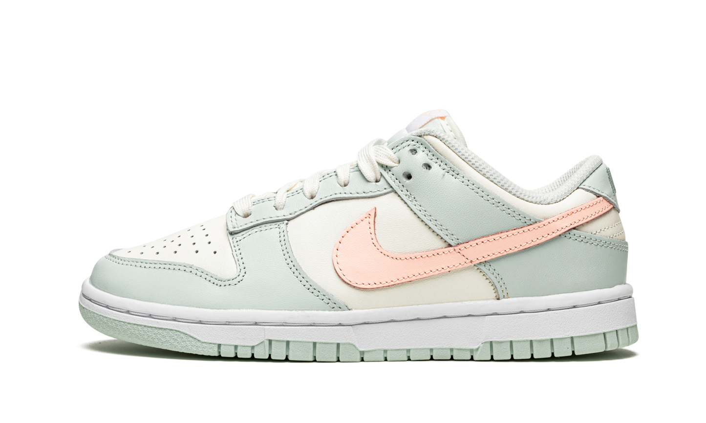DUNK LOW WMNS "Barely Green"
