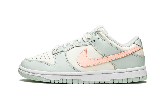 DUNK LOW WMNS "Barely Green"