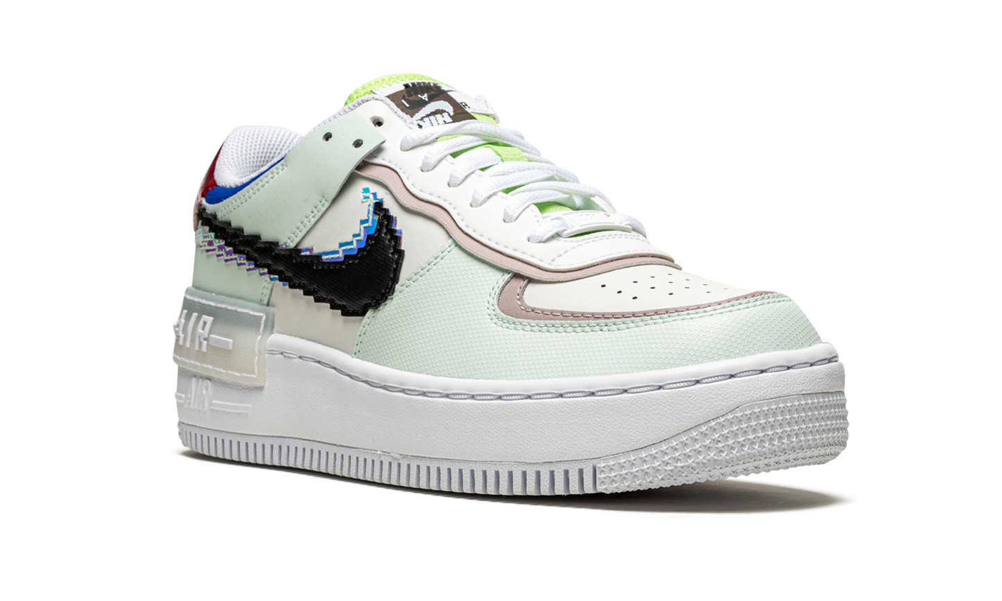 AF1 SHADO SE WMNS "Pixel Swoosh"