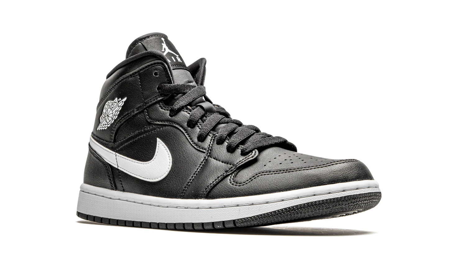 AIR JORDAN 1 MID WMNS "Black / White"