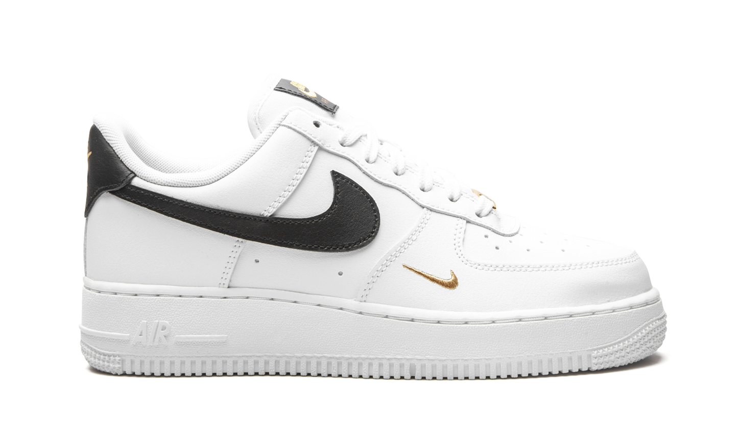 AIR FORCE 1 LO ESSENTIAL MNS WMNS "White / Black / Gold"