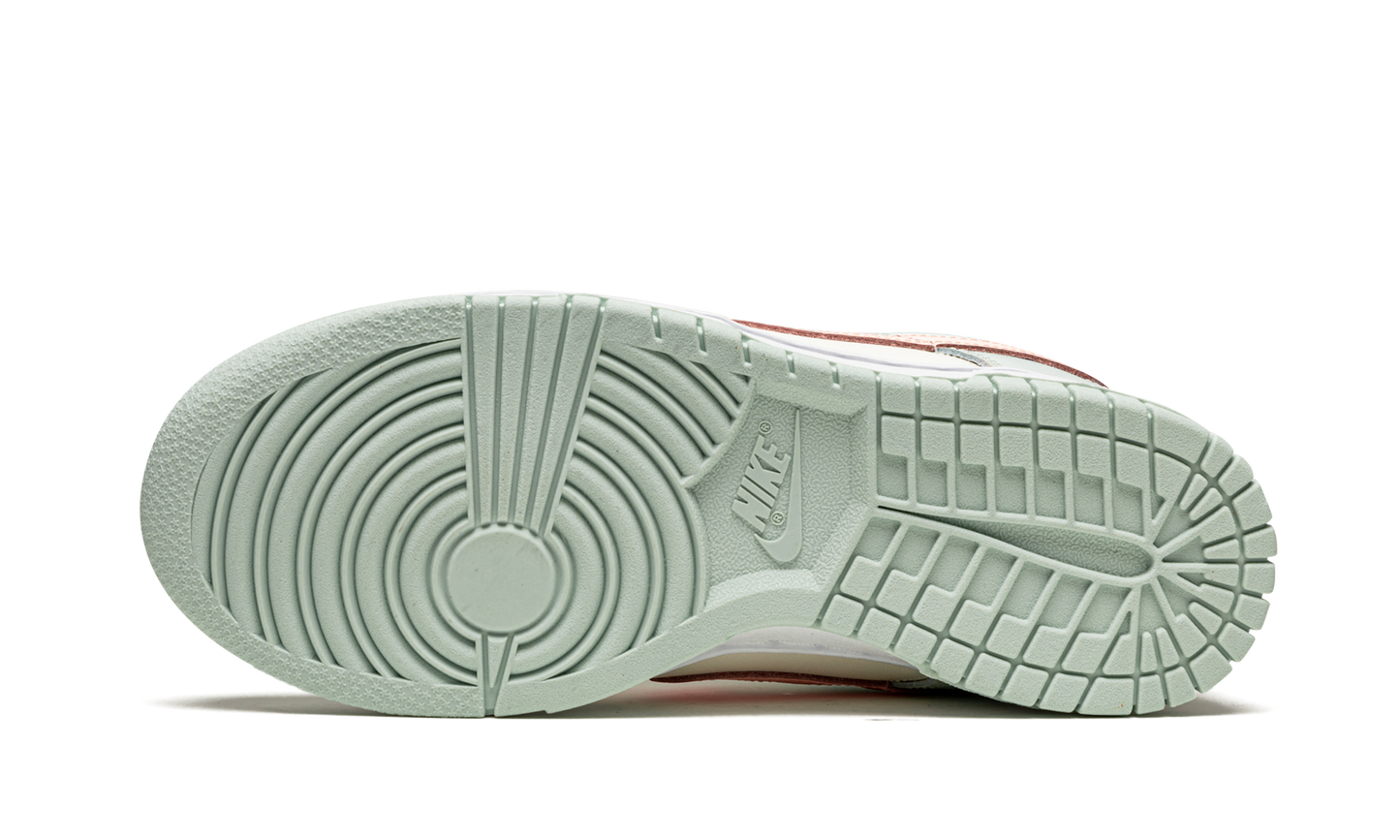 DUNK LOW WMNS "Barely Green"