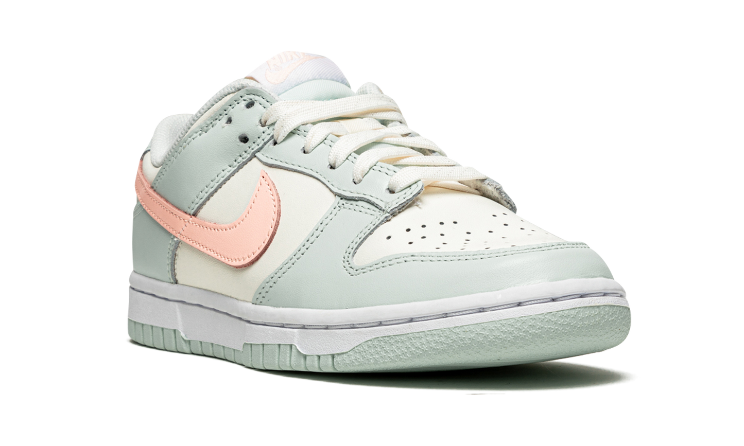 DUNK LOW WMNS "Barely Green"