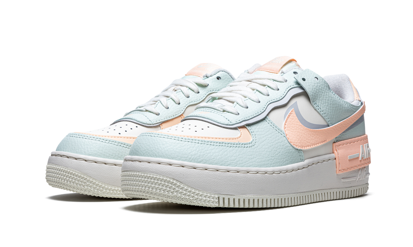 AF1 SHADO WMNS "Barely Green / Crimson Tint"