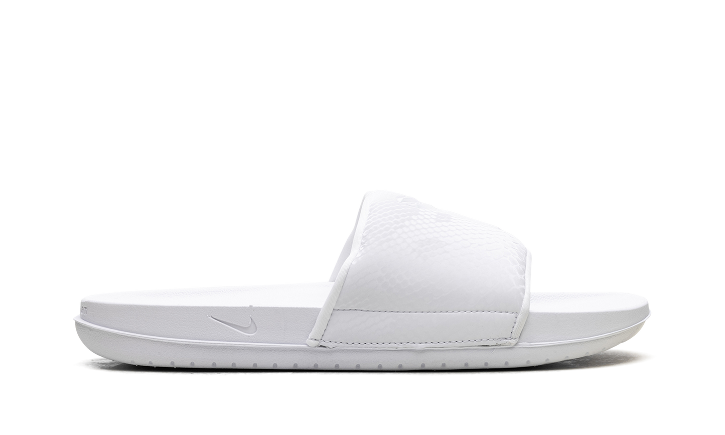 Kobe Offcourt Slide "Triple White"