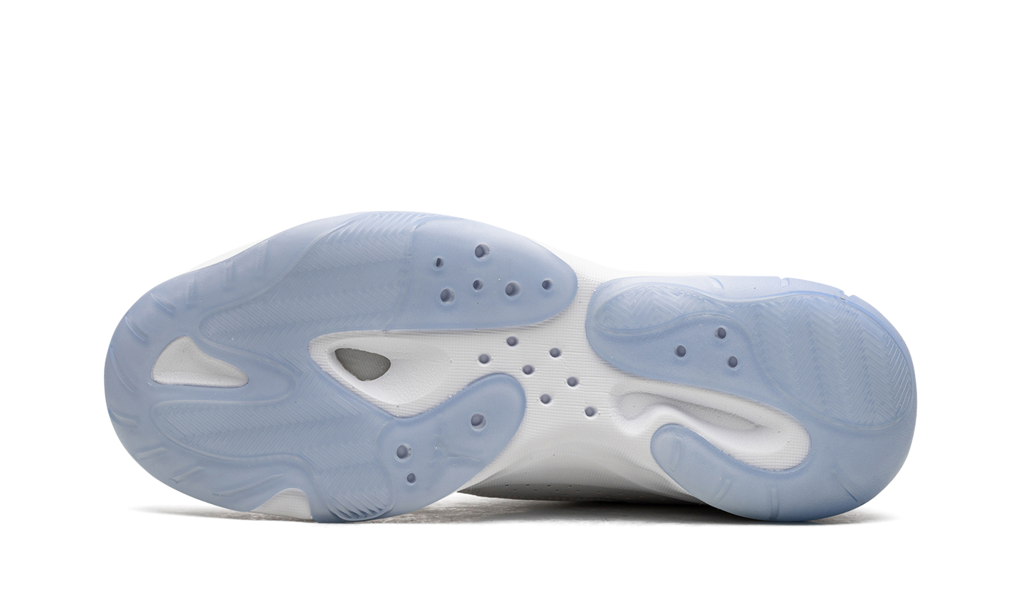 Air Jordan 11 CMFT Low "Varsity Red"