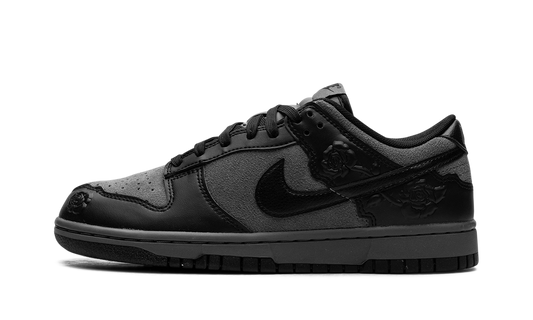 Dunk Low WMNS "Black Roses"