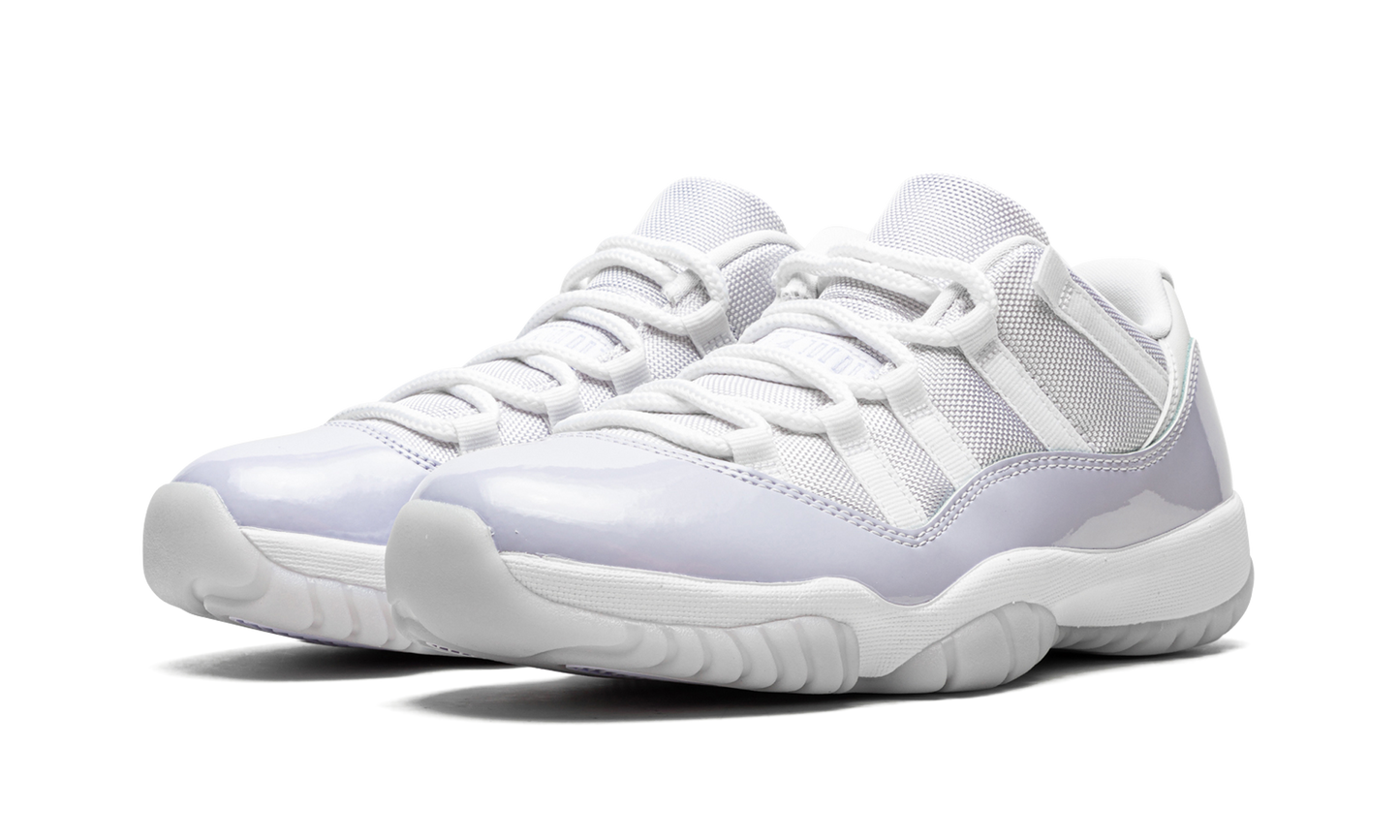 AIR JORDAN 11 LOW WMNS "Pure Violet"