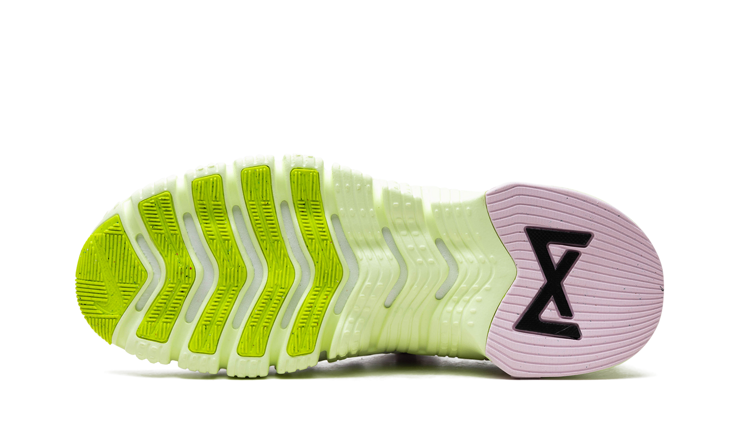 Free Metcon 5 WMNS "Barely Volt Pink Foam"
