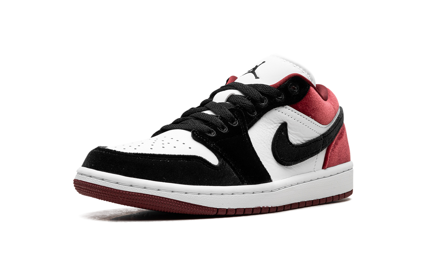 Jordan 1 Low SE WMNS "Velvet Black Toe"
