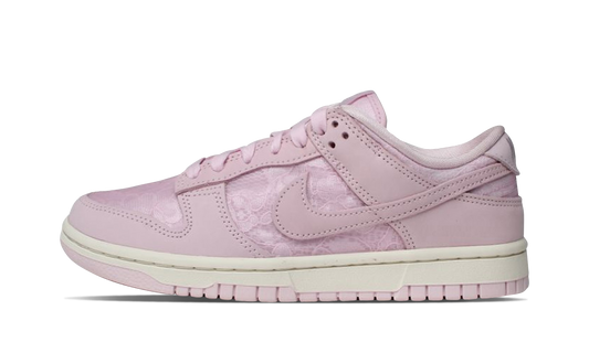 Dunk Low WMNS "Regal Pink"