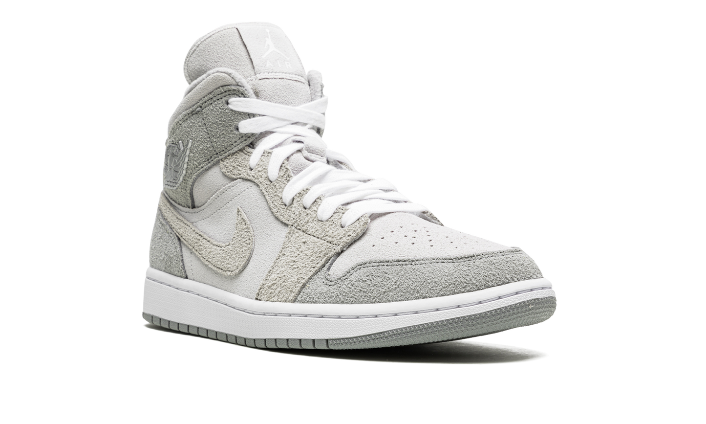 AIR JORDAN 1 MID SE WMNS "Grey Fleece"